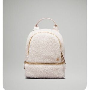 Lululemon City Adventurer Backpack
Micro 3L *Fleece